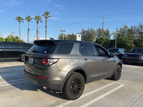 Used 2019 Land Rover Discovery Sport SE image 3