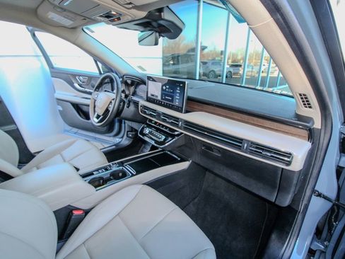 Used 2025 Lincoln Corsair Reserve w/ Towing Package image 17