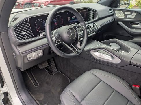 Used 2025 Mercedes-Benz GLS 450 4MATIC image 15