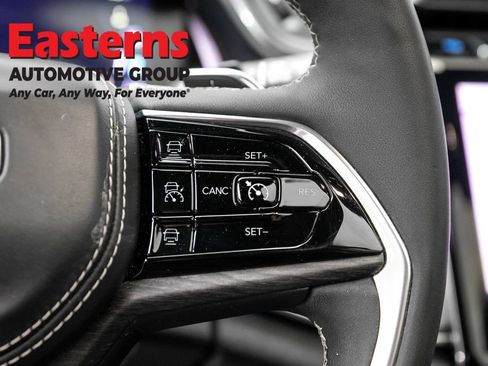 Used 2022 Jeep Grand Cherokee Overland AWD/4WD image 13