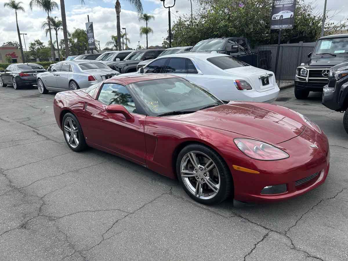Used 2008 Chevrolet Corvette Coupe w/ Z51 Performance Package RWD image 2