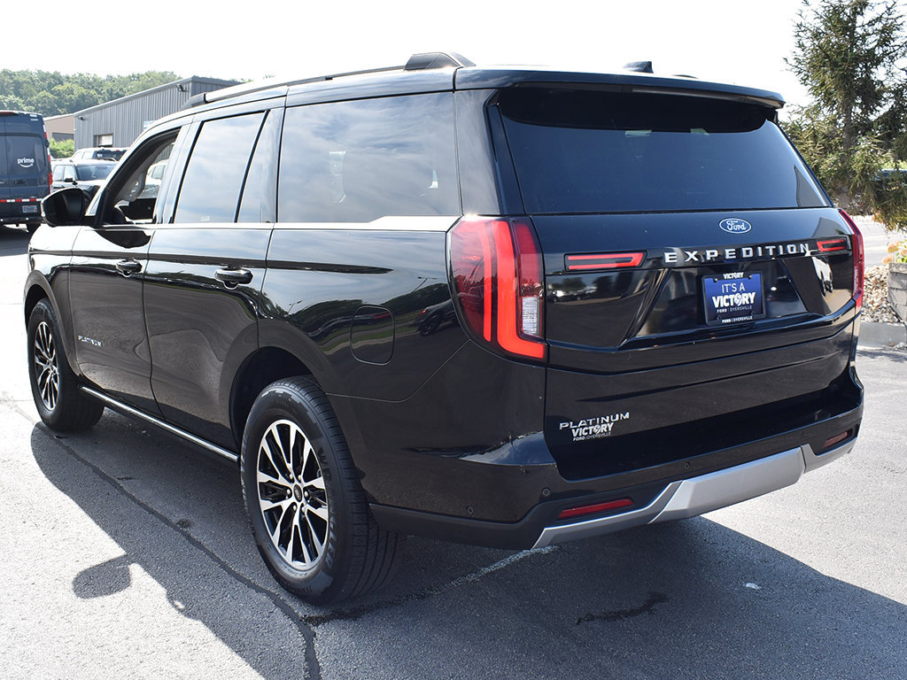 Used 2025 Ford Expedition Platinum AWD/4WD image 3