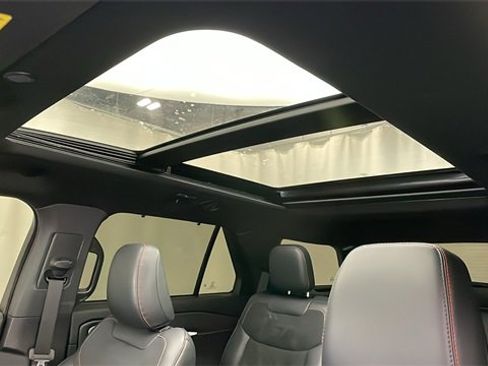 Used 2025 Ford Explorer ST image 27