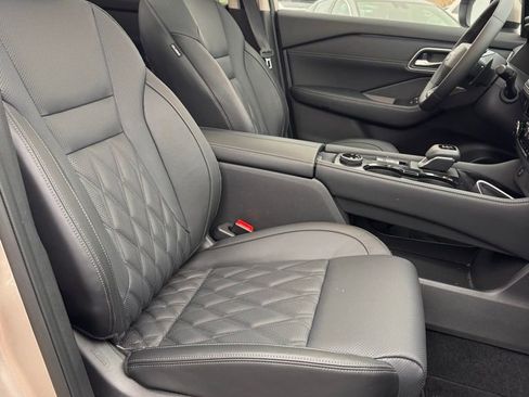 Used 2026 Nissan Rogue Platinum w/ Platinum Premium Package image 12