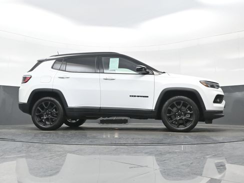 Used 2024 Jeep Compass Latitude w/ Convenience Group image 31