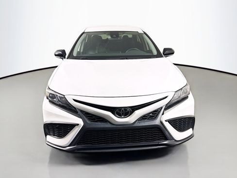 Used 2022 Toyota Camry SE w/ Convenience Package FWD image 2