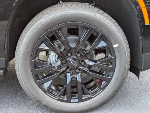 New 2025 Chevrolet Suburban Premier image 31