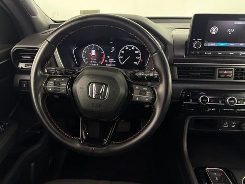 Used 2023 Honda Pilot Sport image 13