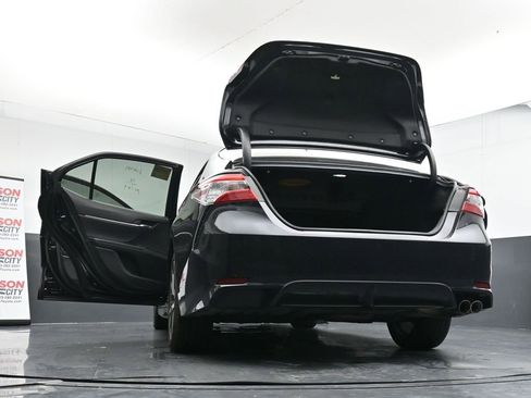 Used 2020 Toyota Camry SE image 30