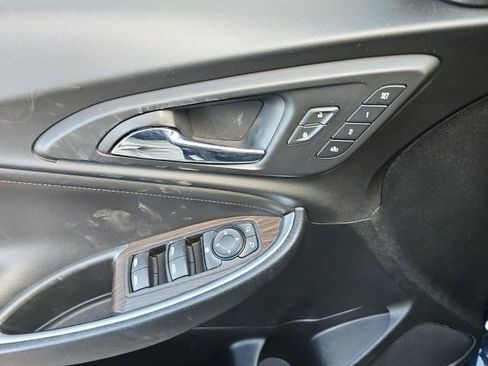Used 2021 Chevrolet Malibu Premier FWD image 17