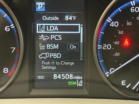 Used 2017 Toyota RAV4 XLE AWD/4WD image 19