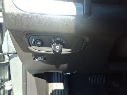 Used 2024 GMC Terrain SLE w/ Driver Convenience Package FWD image 13