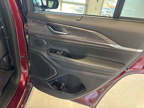 Used 2024 Jeep Grand Cherokee Overland w/ Luxury Tech Group IV AWD/4WD image 45