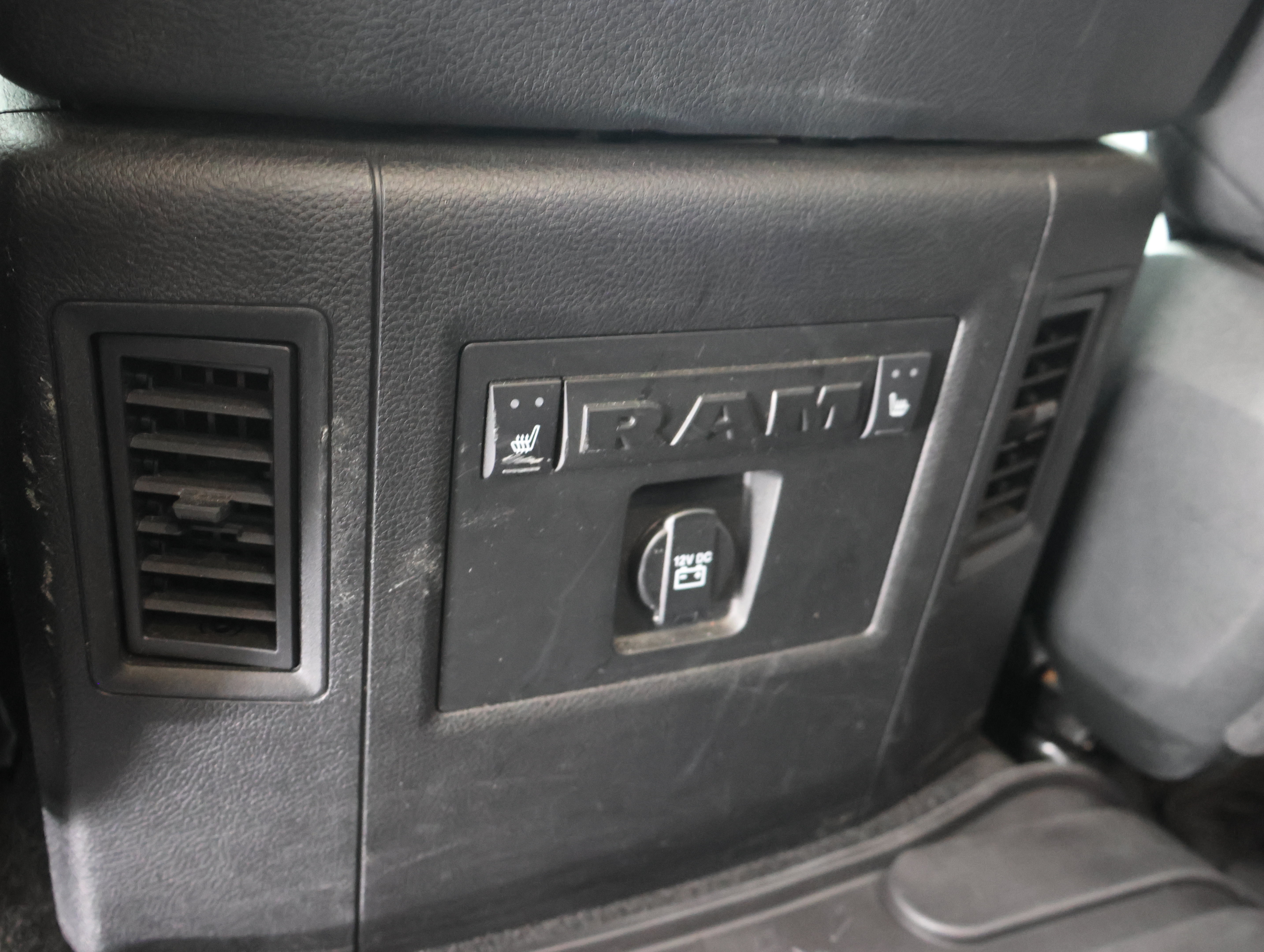 Used 2018 RAM 1500 Laramie w/ Convenience Group AWD/4WD image 37
