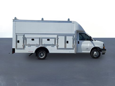 New 2026 Chevrolet Express 4500 4500 Series w/ Power Convenience Package image 4