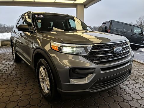 Certified 2023 Ford Explorer XLT image 3