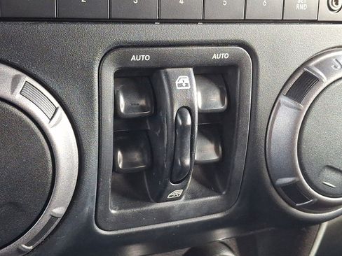 Used 2018 Jeep Wrangler Unlimited Sport S image 21