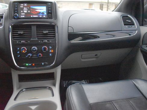 Used 2019 Dodge Grand Caravan SXT image 15