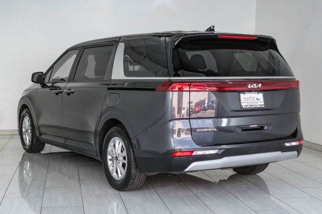 Used 2023 Kia Carnival LX FWD image 8