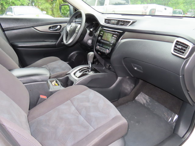 Used 2016 Nissan Rogue SV AWD/4WD image 31