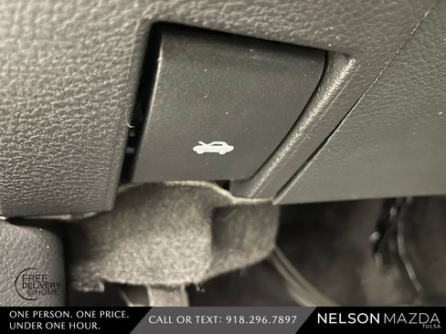 Used 2017 Jeep Grand Cherokee Limited w/ Luxury Group II image 28