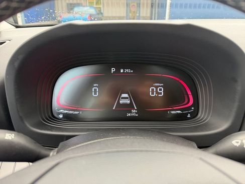 Used 2025 Hyundai Venue SEL FWD image 14