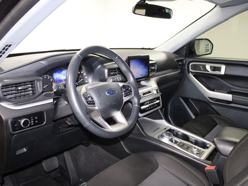 Used 2023 Ford Explorer XLT AWD/4WD image 22