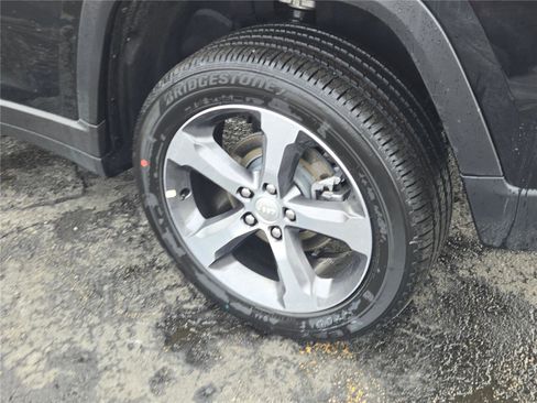 Used 2026 Jeep Grand Cherokee Limited AWD/4WD image 18