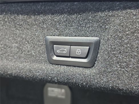 Used 2025 BMW 330i Sedan image 7