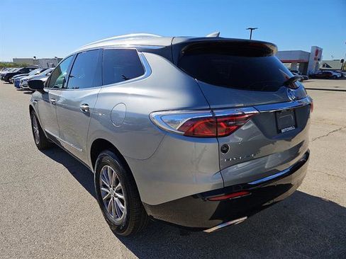 Used 2024 Buick Enclave Premium image 3