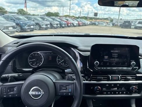 Used 2025 Nissan Pathfinder SV AWD/4WD image 28