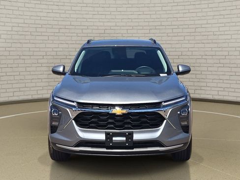 Used 2026 Chevrolet Trax LT w/ Driver Confidence Package FWD image 2