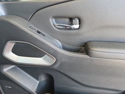 Used 2022 Nissan Frontier SV w/ SV Premium Package image 33