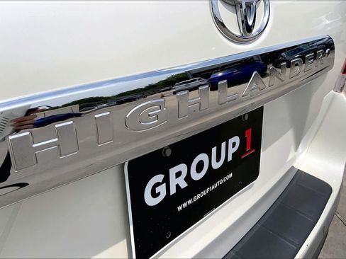 Used 2013 Toyota Highlander SE FWD image 10