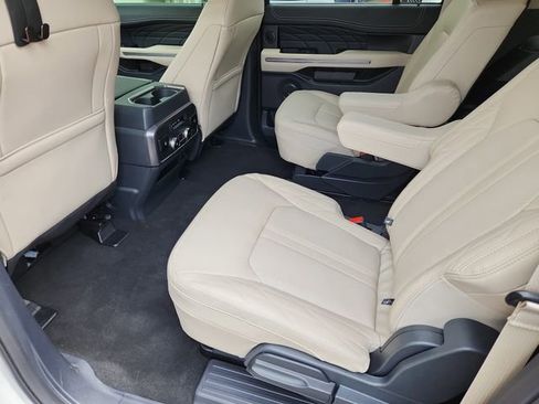 Used 2024 Ford Expedition Max Platinum image 12