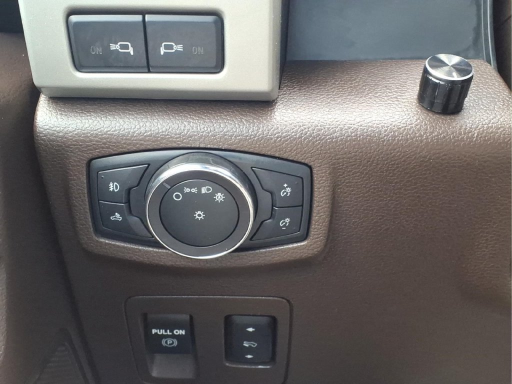 Used 2018 Ford F150 King Ranch w/ Equipment Group 601A Luxury AWD/4WD image 25