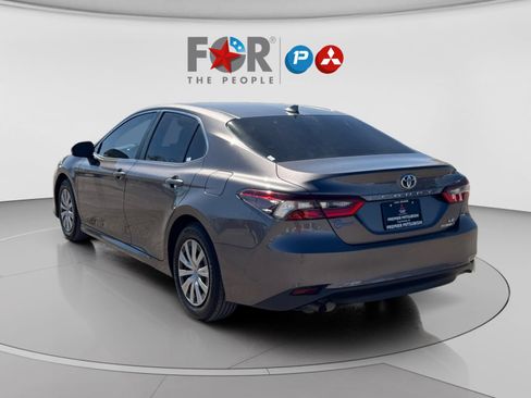 Used 2023 Toyota Camry LE image 3