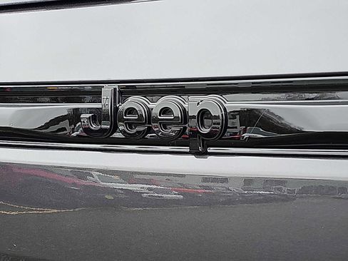 Used 2025 Jeep Grand Cherokee Altitude image 31