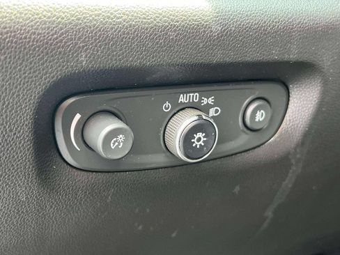 Used 2020 Chevrolet Traverse LT w/ Driver Confidence II Package AWD/4WD image 19