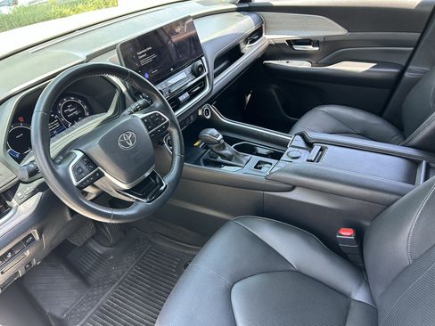 Used 2024 Toyota Grand Highlander FWD image 16