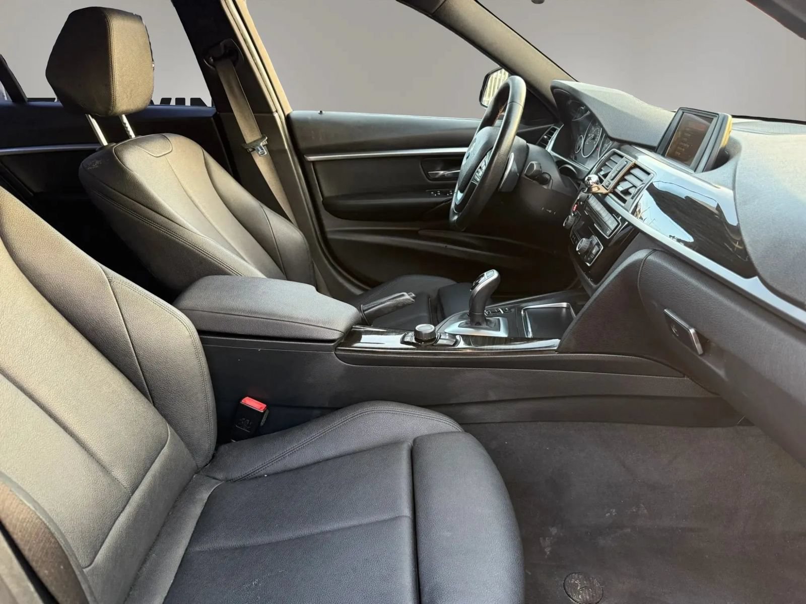 Used 2017 BMW 330i Sedan RWD image 25