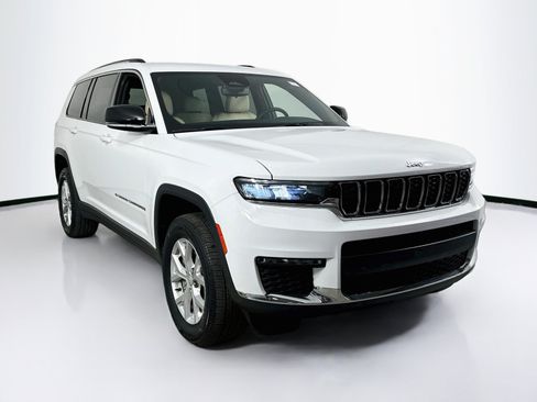 Used 2023 Jeep Grand Cherokee L Limited AWD/4WD image 3