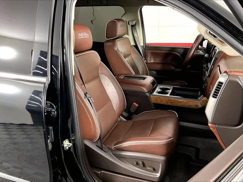 Used 2017 Chevrolet Silverado 2500 High Country w/ Duramax Plus Package image 8