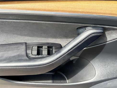Used 2022 Tesla Model 3 Long Range AWD/4WD image 18