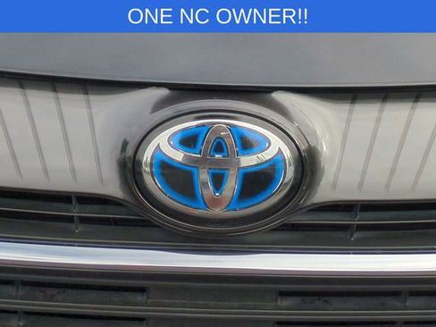 Used 2022 Toyota Venza LE image 39