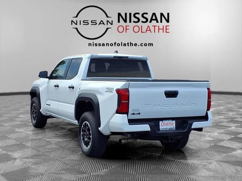Used 2025 Toyota Tacoma TRD Off-Road AWD/4WD image 3