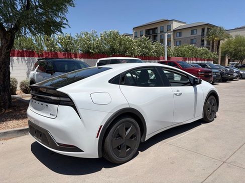 Used 2026 Toyota Prius Plug-In Hybrid FWD image 2
