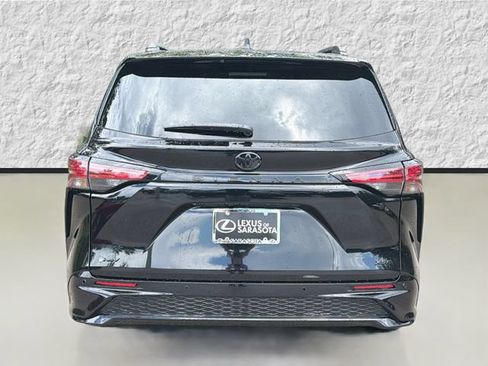 Used 2026 Toyota Sienna XSE FWD image 4