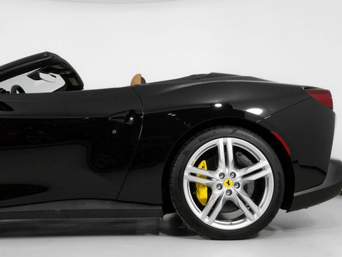 Used 2019 Ferrari Portofino image 17