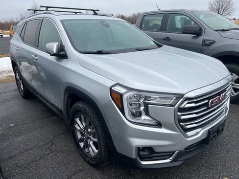 Certified 2022 GMC Terrain SLT w/ Tech Package image 2